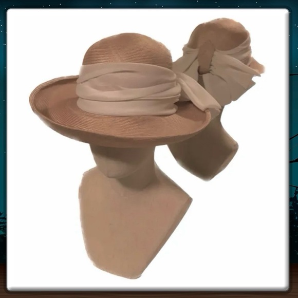 • Anita Pineault(made in Canada). Accessories - 🐳Vintage Canadian design hat-beige straw w/large white feminine touch ribbon
